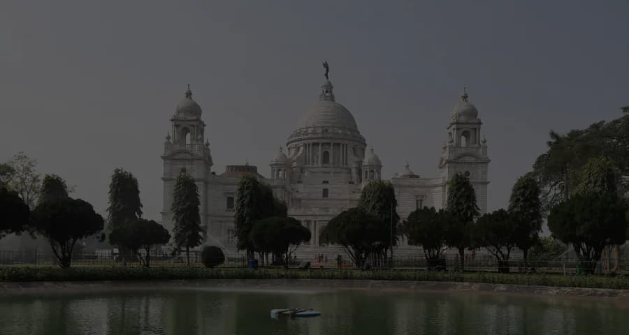 Victoria Memorial and its reflecting pool in Kolkata